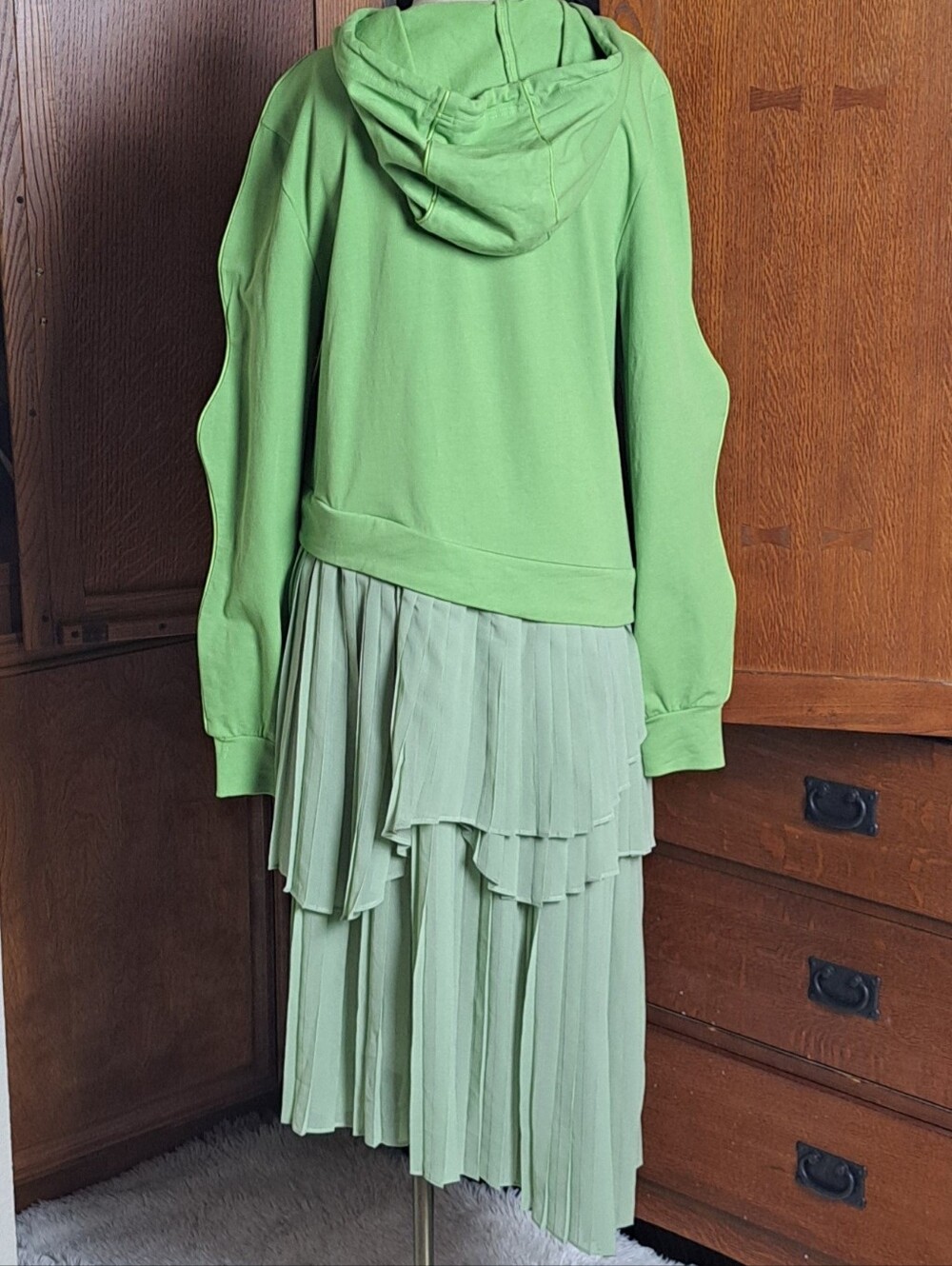 Kelly Obi New York NWT Green Hooded Pleated Chiffon Layered Dress M - Picture 7 of 12